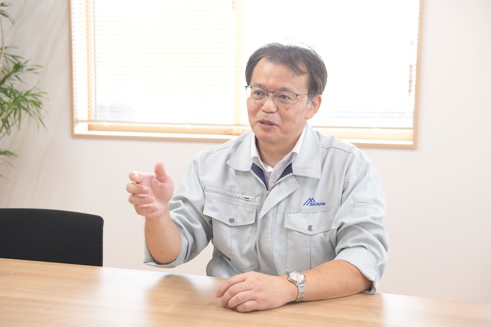 営業経験を活かして総務のプロフェッショナルへ。現場と事務所の架け橋として会社の成長を支えたい。